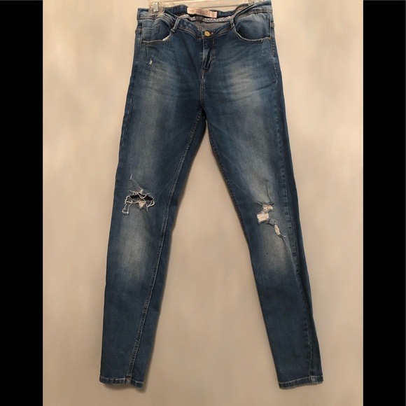Zara Denim - Zara distressed jeans💜